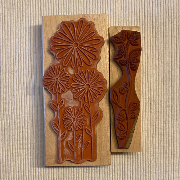 Lot of 2 Floral Wood Mounted Stamps by Hero Arts - Picture 2 of 4